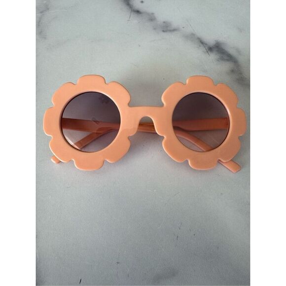 Lacey Lane coral sunnies flower shaped sunglasses girls 2-5 year summertime 70s - Picture 1 of 3